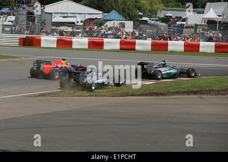 Montréal, Québec, Canada. Le 08 juin, 2014. Nico Rosberg de Mercedes AMG Petronas mène le début de course dans son F1 W05 : Action Crédit Plus Sport/Alamy Live News Banque D'Images