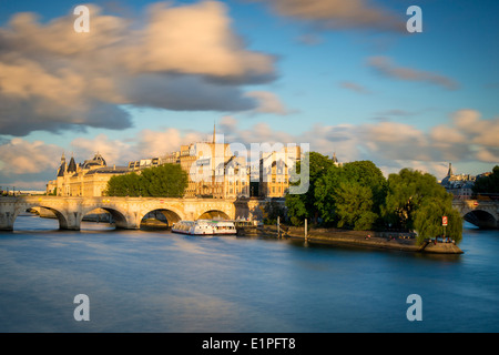 Pont Neuf, Seine et Ile-de-la-Cite au coucher du soleil, Paris France Banque D'Images