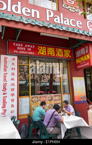 Brisbane Australie, Fortitude Valley, Chinatown, Golden Palace, chinois, restaurant restaurants restaurants repas café cafés, homme asiatique hommes hommes, table, manger, al f Banque D'Images