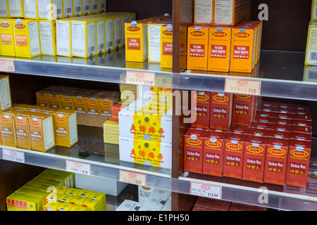 Brisbane Australie,Fortitude Valley,Chinatown,Beijing ton Ren Tang,Centre de médecine chinoise,centre,hanzi,personnages,étagères,aides à base de plantes,vente,medi Banque D'Images