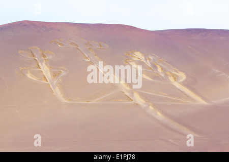 Candélabres, Pérou, ancien dessin mystérieux dans le désert de sable, le Parc National de Paracas Banque D'Images