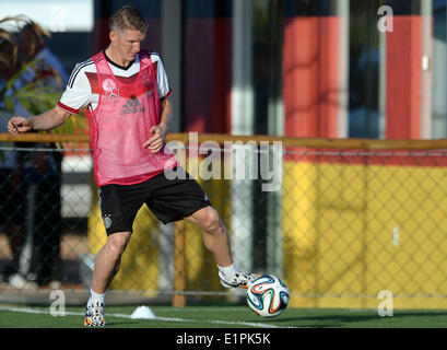 Santo André, au Brésil. 09Th Juin, 2014. Bastian Schweinsteiger allemand de l'équipe nationale de soccer au terrain d'entraînement à Santo André, Brésil, 09 juin 2014. La Coupe du Monde de Football 2014 aura lieu au Brésil du 12 juin au 13 juillet 2014 .Photo : Andreas Gebert/dpa/Alamy Live News Banque D'Images