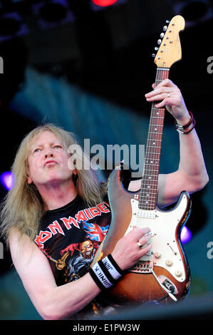 Brno, République tchèque. 8 juin, 2014. Janic Gers de divers films britanniques band Iron Maiden en photo pendant le concert à Brno, en République tchèque, le 8 juin 2014. La bande se rend à Brno dans la tour Maiden England. Photo : CTK Vaclav Salek/Photo/Alamy Live News Banque D'Images