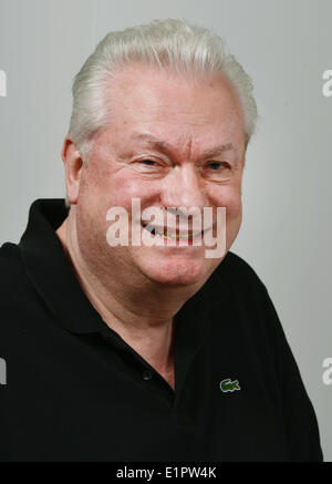 Berlin, Allemagne. 29 janvier, 2014. Dieter Schroth, partenaire de créateur de mode allemand Harald Gloeoeckler, pose à Berlin, Allemagne, du 29 janvier 2014. Photo : Jens Kalaene/dpa/Alamy Live News Banque D'Images