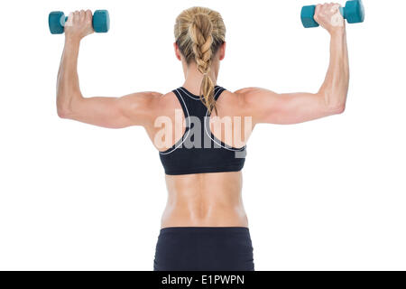 Femme bodybuilder tenant deux haltères avec les bras Banque D'Images
