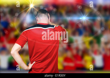 Image composite de déçu football player looking down Banque D'Images