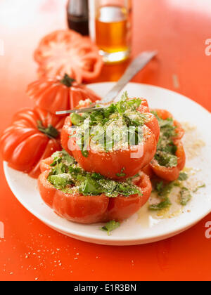 Tomates farcies de style provençal Banque D'Images