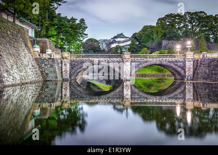 Palais Impérial de Tokyo, Japon la nuit. Banque D'Images