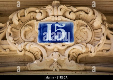 Numéro de l'adresse au-dessus de la porte avant pour home, Paris France Banque D'Images