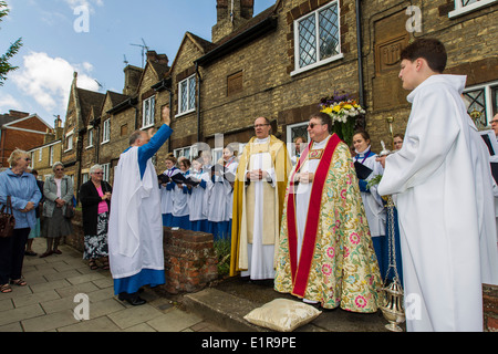 Connu sous le nom de Wilkes à pied cette ancienne tradition a été effectuée à Leighton Buzzard, Bedfordshire, depuis le 17ème siècle. Banque D'Images