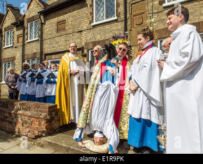 Connu sous le nom de Wilkes à pied cette ancienne tradition a été effectuée à Leighton Buzzard, Bedfordshire, depuis le 17ème siècle. Banque D'Images