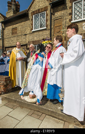 Connu sous le nom de Wilkes à pied cette ancienne tradition a été effectuée à Leighton Buzzard, Bedfordshire, depuis le 17ème siècle. Banque D'Images