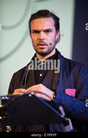 Illustrator Oliver Jeffers parle de son travail à Hay Festival 2014 ©Jeff Morgan Banque D'Images