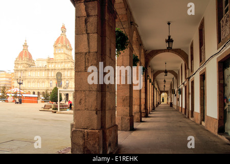 A Coruna Town Hall et bâtiment du Conseil, avec un passage couvert, Maria Pita Square, Galice, Espagne Banque D'Images