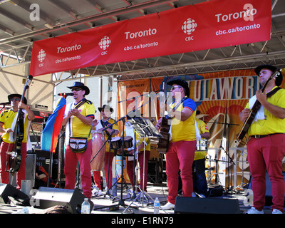 Colombian groupe jouant à street festival, Toronto, Ontario. Banque D'Images