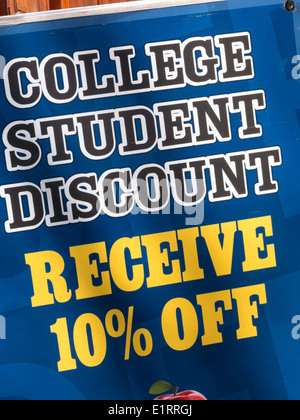 Collège InStore Rabais étudiant signe, recevez un rabais de 10  %, USA Banque D'Images