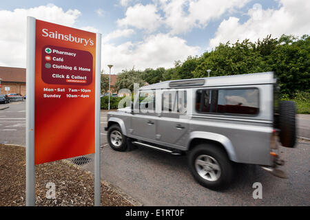 Chippenham, UK. 9 juin, 2014. L'extérieur d'un magasin Sainsbury's est photographié le jour avant que l'entreprise devrait rapporter une baisse dans des ventes. Credit : lynchpics/Alamy Live News Banque D'Images