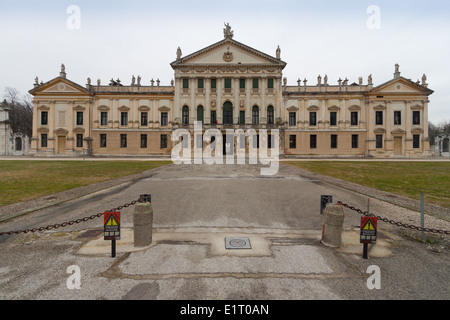 La villa de la noble famille Pisani est situé le long de la Riviera del Brenta, Banque D'Images