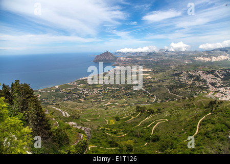 Vue vers Monte Cofano de Erice, Sicile Banque D'Images