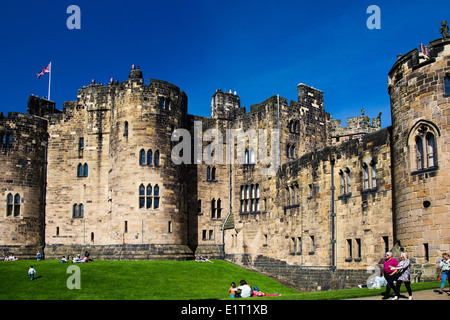 Les chambres de l'état d'Alnwick Castle, prises depuis l'intérieur de la basse-cour. Où Harry Potter a été tourné. Banque D'Images