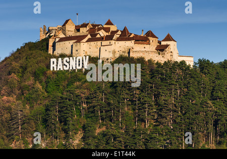 La Citadelle de Rasnov est un monument historique et monument en Roumanie. Il a été construit dans le cadre d'un système de défense de la Transylvanie. Banque D'Images