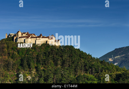 La Citadelle de Rasnov est un monument historique et monument en Roumanie. Il a été construit dans le cadre d'un système de défense de la Transylvanie. Banque D'Images