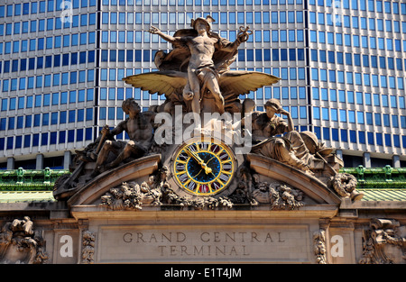 NYC : Mercure au sommet de Grand Central Station Banque D'Images