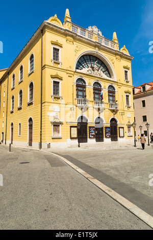 Le Théâtre national croate à Split est l'un des plus anciens théâtres de Dalmatie. Banque D'Images