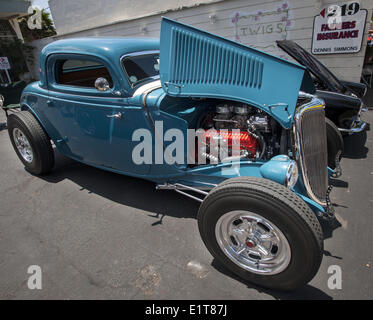 San Clemente, Californie, USA. 8 juin, 2014. Un bleu clair classique Roadster Ford hot rod avec roues en alliage. Le 19e Congrès annuel 2014 San Clemente Car Show avec des nouveaux et vieux classique et de voitures exotiques et de camions a pris le centre-ville le long de l'Avenida del Mar le dimanche 8 juin, 2014. L'événement d'une journée réunit collectionneurs et amateurs de voitures de partout dans le sud de la Californie. Crédit : David Bro/ZUMAPRESS.com/Alamy Live News Banque D'Images