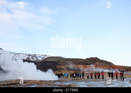 La rivière Hvita rivière coule à travers la gorge de Gullfoss et sur la cascade de Gullfoss, dans le sud-ouest de l'Islande. Banque D'Images