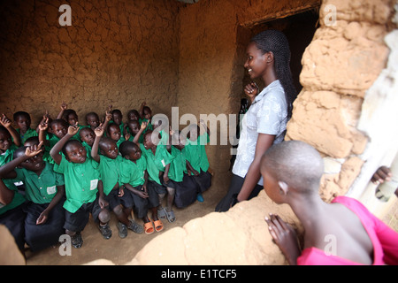 Les enfants à une école financée par des ONG dans le district de Nyagatare Rwanda Banque D'Images