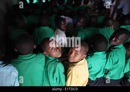 Les enfants à une école financée par des ONG dans le district de Nyagatare Rwanda Banque D'Images