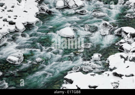 Creek à l'intérieur d'un canyon près de Manning Provincial Park, British Columbia, Canada Banque D'Images