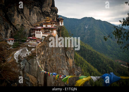 Taktsang (NID) métiers tigres monastère au-dessus de Paro, Bhoutan Banque D'Images