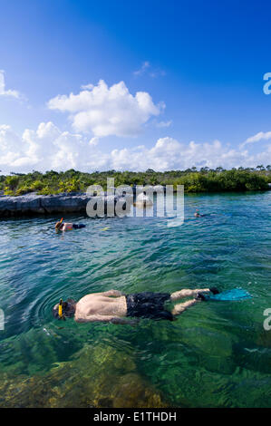 Plongée avec tuba dans le lagon Yal-ku, Cozumel, Quintana Roo, Mexique Banque D'Images