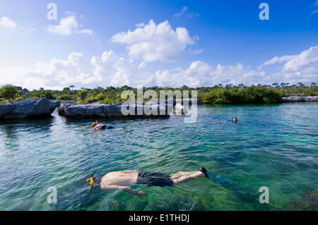 Plongée avec tuba dans le lagon Yal-ku, Cozumel, Quintana Roo, Mexique Banque D'Images