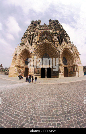 Façade de Cathédrale Notre-Dame de Reims, France Banque D'Images