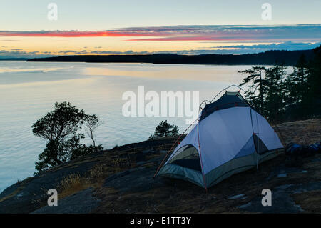 Soir se couche sur Stillwater Bluffs et le détroit de Géorgie, Powell River, la Sunshine Coast, en Colombie-Britannique, Canada Banque D'Images
