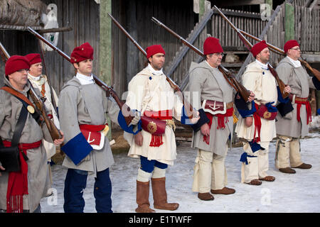 Hommes habillés en soldats français, en costume, le Festival du Voyageur, Winnipeg, Manitoba, Canada Banque D'Images