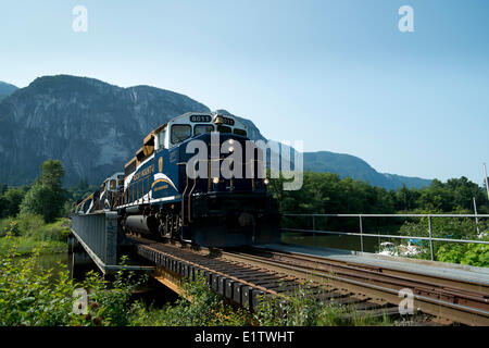 Le Rocky Mountaineer Whistler Sea to Sky Climb et Stawamus Chief le. Squamish, BC, Canada. Banque D'Images