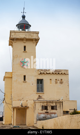 La tour phare jaune. Cap Malabata, Tanger, Maroc Banque D'Images