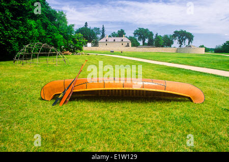 Canot en écorce de bouleau, Lieu historique national de Lower Fort Garry, Manitoba, Canada Banque D'Images