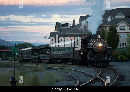 KHR 2141 - L'esprit de Kamloops s'écarte de la locomotive à vapeur la station de Kamloops, BC, Canada. Banque D'Images