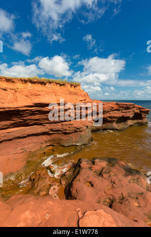 Falaises de grès rouges érodées, Kildare Capes, Prince Edward Island, Canada Banque D'Images