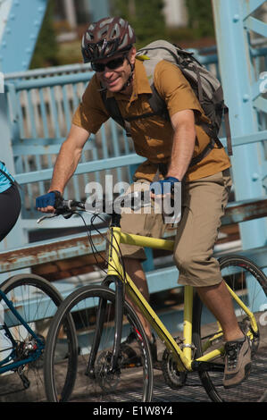 Déplacements à vélo, sentier Galloping Goose, Victoria, Colombie-Britannique, Canada Banque D'Images