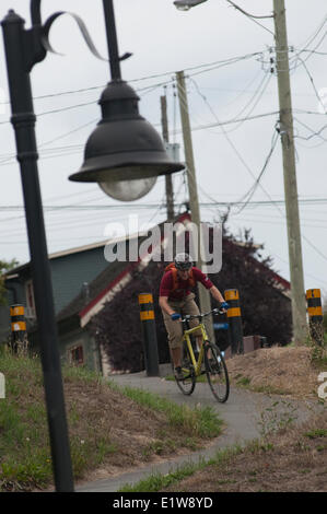 Déplacements à vélo, sentier Galloping Goose, Victoria, Colombie-Britannique, Canada Banque D'Images