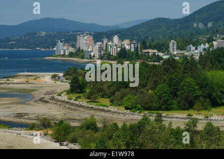 Ambleside Park et le West Vancouver Centennial Seawalk. West Vancouver, British Columbia, Canada Banque D'Images