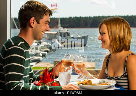 Couple coin, Bateau Shop Steak & Seafood Restaurant, Alberton, Ile du Prince-Édouard, Canada Banque D'Images