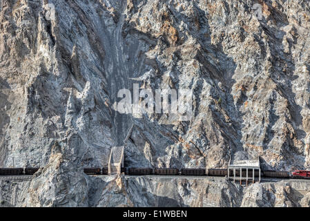 Train de fret ferroviaire, Trans Canada, Thompson River Valley, British Columbia, Canada Banque D'Images