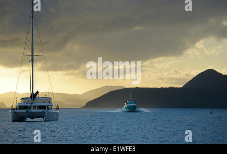 Traversier pour passagers et ancré au catamaran Soper's Hole, Tortola, Îles Vierges Britanniques Banque D'Images